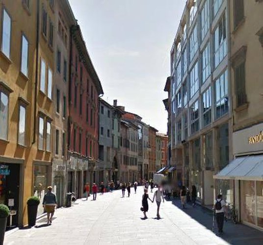 negozio doppia vetrina Bergamo