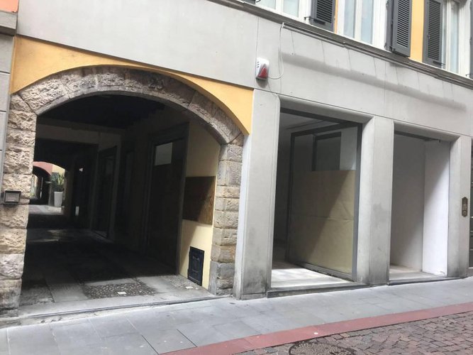 negozio centrale plurivetrin