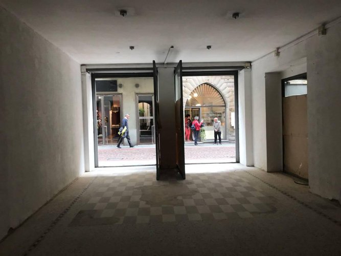 negozio centrale plurivetrin Bergamo