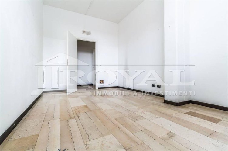 Locale commerciale di 700 mq Gorle