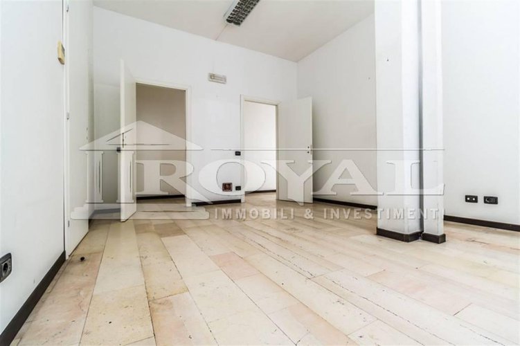 Locale commerciale di 700 mq Gorle