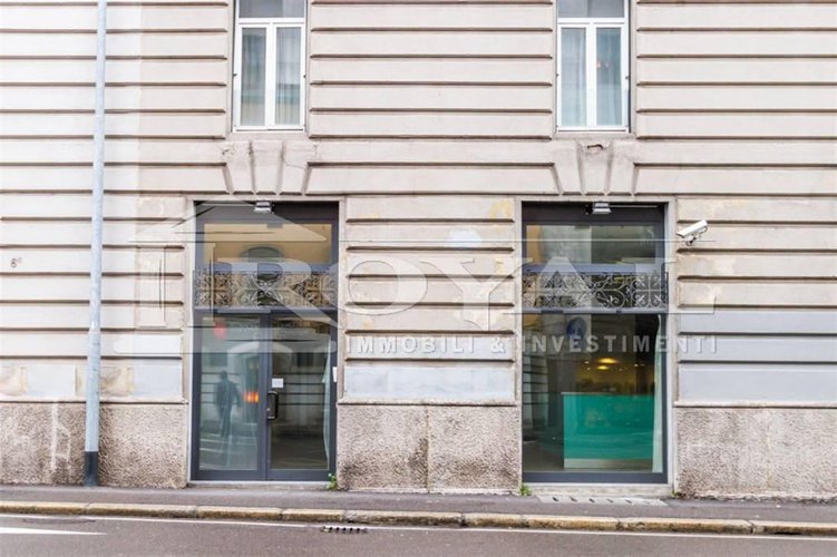 Negozio ristrutturato di 160 mq con due vetrine su strada Bergamo