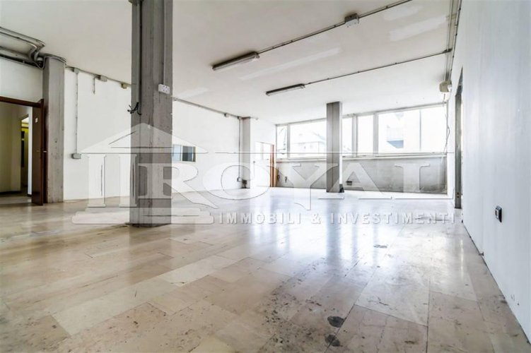 Ufficio di 700 mq Gorle