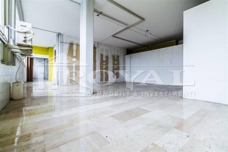 Ufficio di 700 mq Gorle