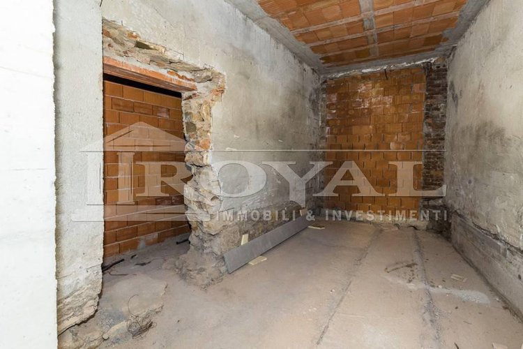 Nuovo negozio di 64 mq con vetrina su strada Bergamo