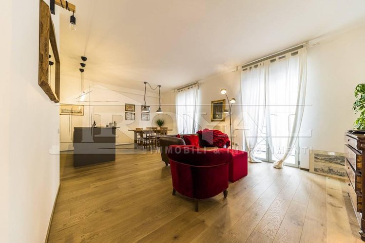 Trilocale ristrutturato a nuovo in zona Via XX Settembre Bergamo