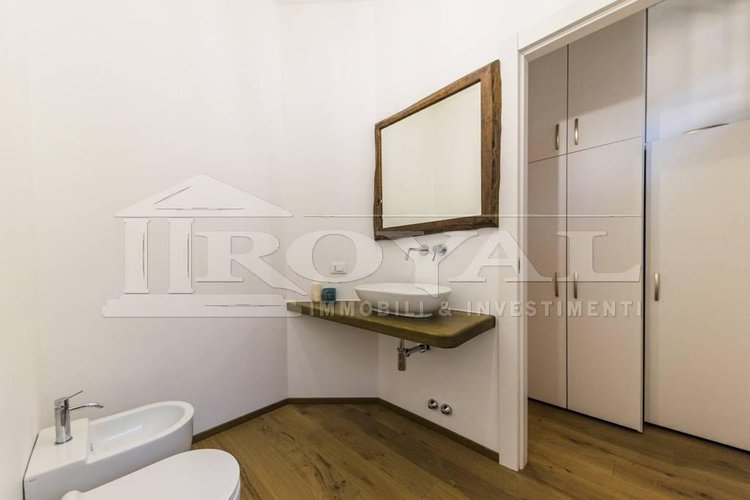 Trilocale ristrutturato a nuovo in zona Via XX Settembre Bergamo