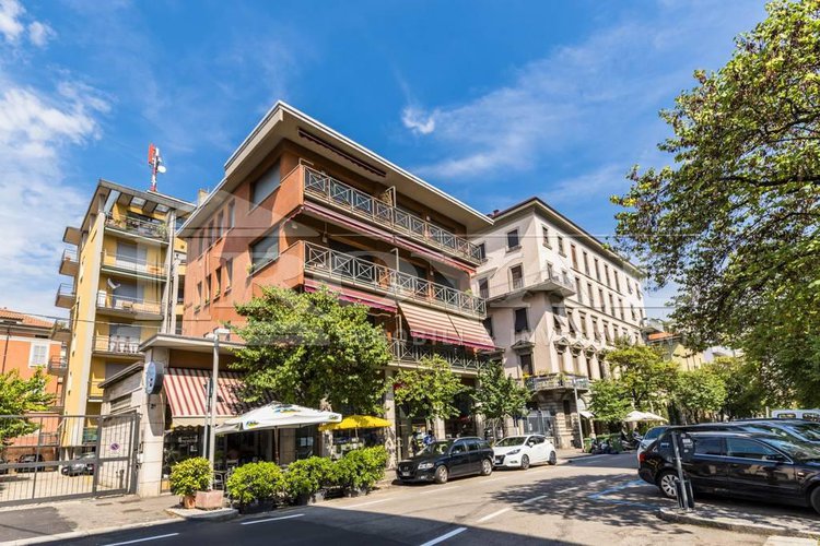 Trilocale ristrutturato a nuovo in zona Via XX Settembre Bergamo