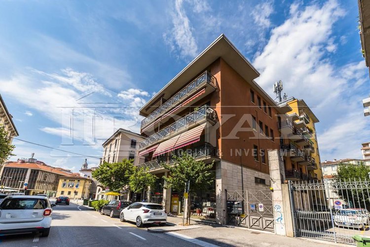 Trilocale ristrutturato a nuovo in zona Via XX Settembre Bergamo