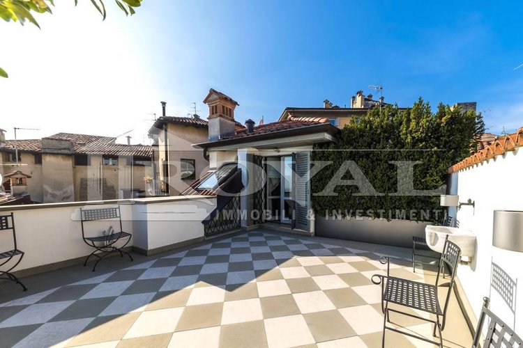 Via San Giacomo - attico ristrutturato con terrazza di 30 mq Bergamo