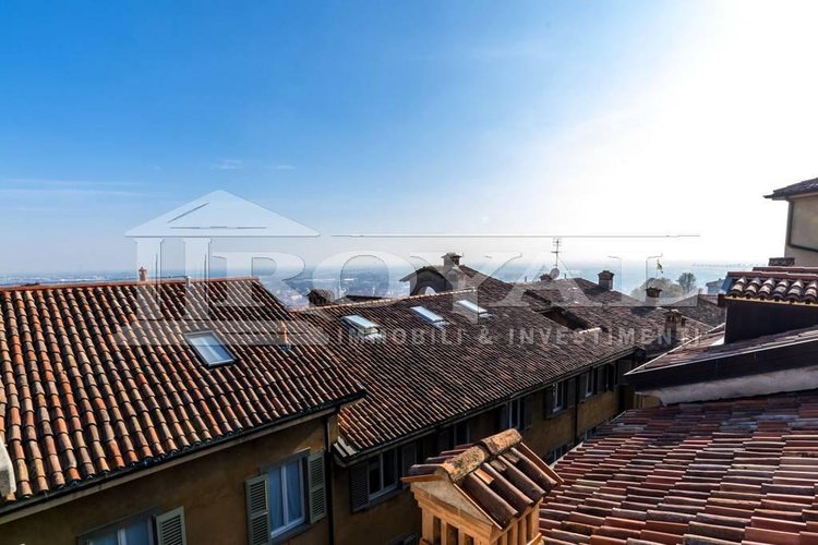 Via San Giacomo - attico ristrutturato con terrazza di 30 mq Bergamo