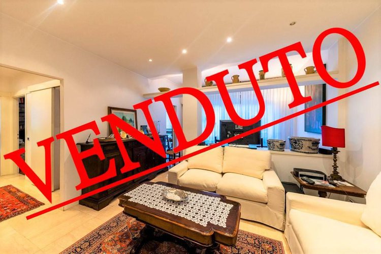 Via S. Alessandro Alta-trilocale ristrutturato con terrazzo