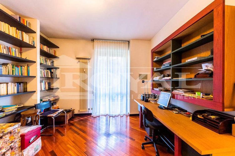 Via S. Alessandro Alta-trilocale ristrutturato con terrazzo Bergamo