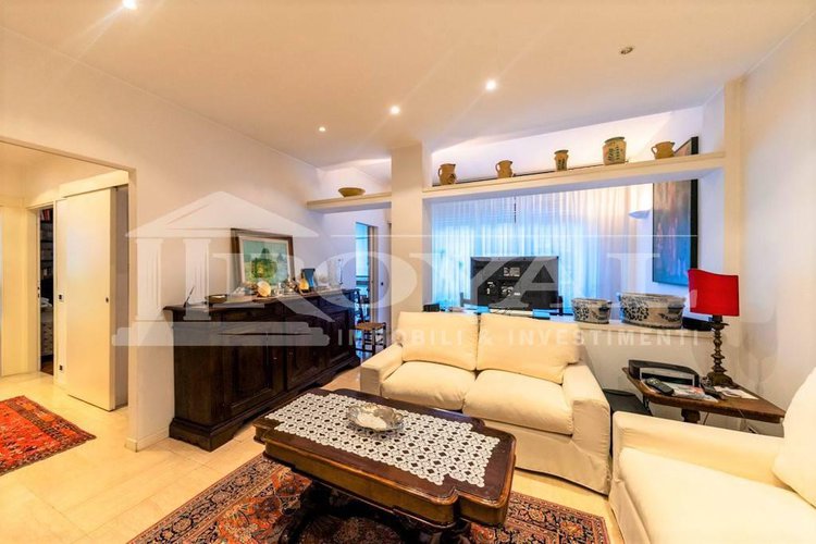 Via S. Alessandro Alta-trilocale ristrutturato con terrazzo Bergamo