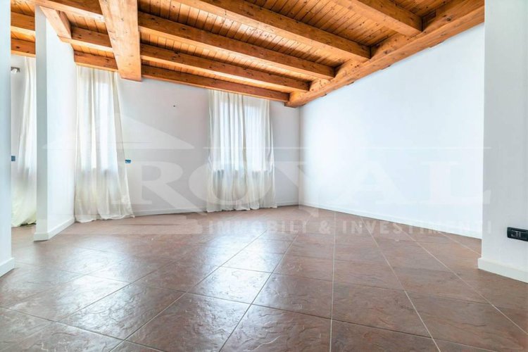 Via Scotti - Trilocale ristrutturato in palazzo d'epoca