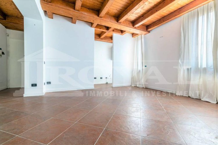 Via Scotti - Trilocale ristrutturato in palazzo d'epoca Bergamo