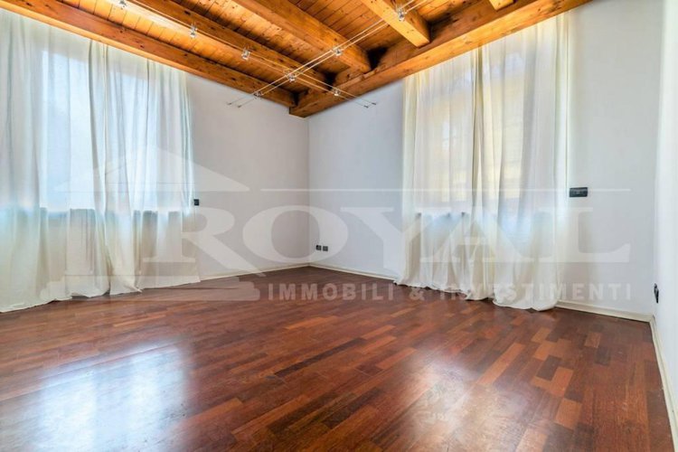 Via scotti - Ufficio ristrutturato in palazzo d'epoca Bergamo