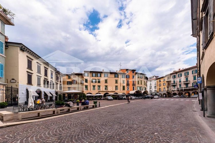 Piazza Pontida - Ampio bilocale con ascensore Bergamo