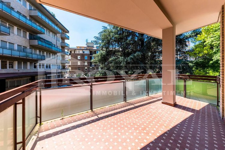 Via Divisione Julia - Ampio ufficio di 200 mq