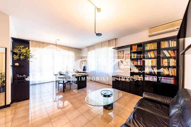 Via Divisione Julia - Ampio quadrilocale da ristrutturare Bergamo