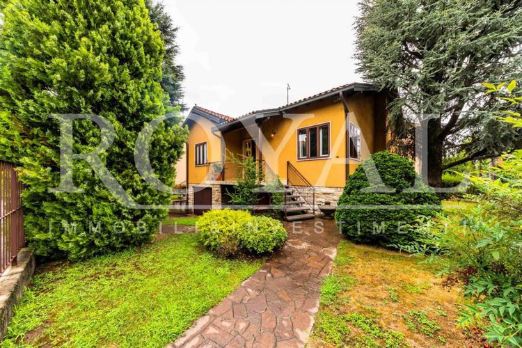 Zona San Colombano - villa singola con giardino Bergamo