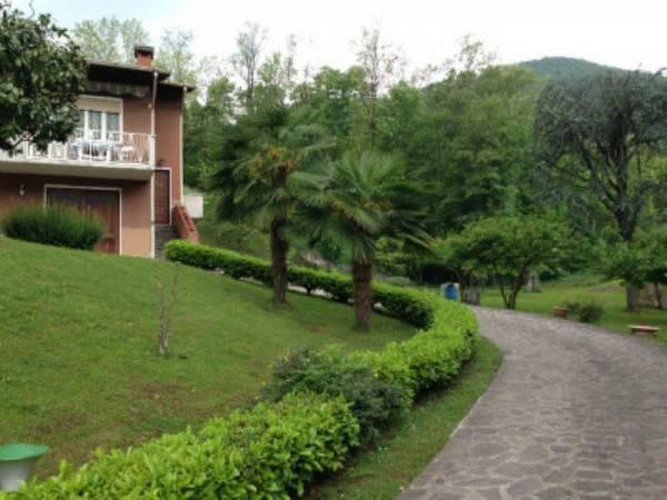 ALBINO VILLA SINGOLA CON 2000 MQ DI GIARDINO