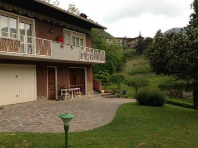 ALBINO VILLA SINGOLA CON 2000 MQ DI GIARDINO Albino