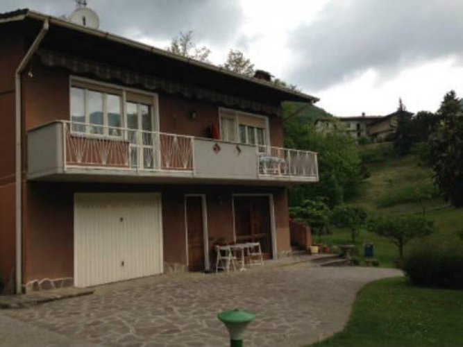 ALBINO VILLA SINGOLA CON 2000 MQ DI GIARDINO Albino