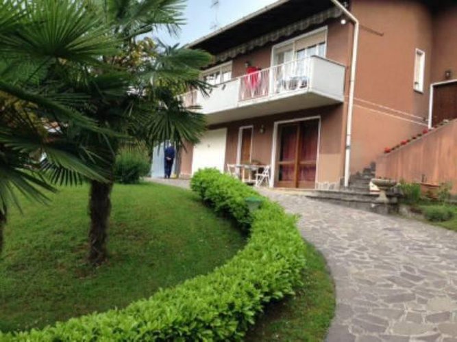 ALBINO VILLA SINGOLA CON 2000 MQ DI GIARDINO Albino