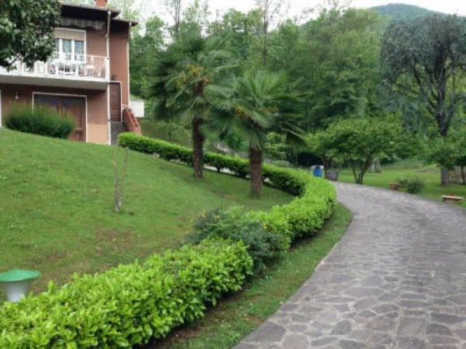 ALBINO VILLA SINGOLA CON 2000 MQ DI GIARDINO Albino