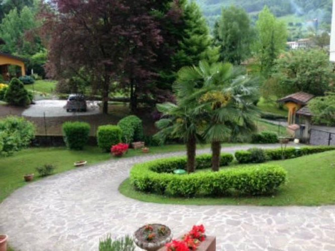 ALBINO VILLA SINGOLA CON 2000 MQ DI GIARDINO Albino