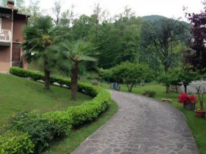 ALBINO VILLA SINGOLA CON 2000 MQ DI GIARDINO Albino