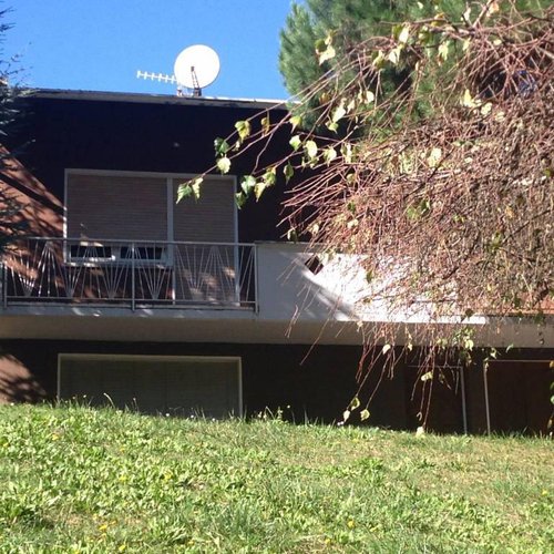 ALBINO VILLA SINGOLA CON 2000 MQ DI GIARDINO Albino