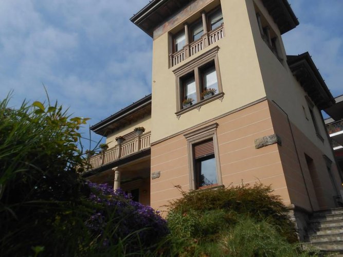 CENE VENDESI VILLA LIBERTY CON GIARDINO Cene