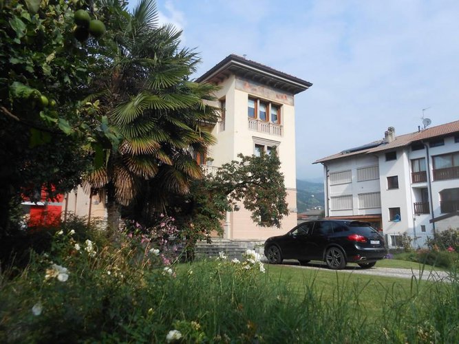 CENE VENDESI VILLA LIBERTY CON GIARDINO Cene