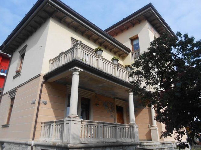 CENE VENDESI VILLA LIBERTY CON GIARDINO Cene