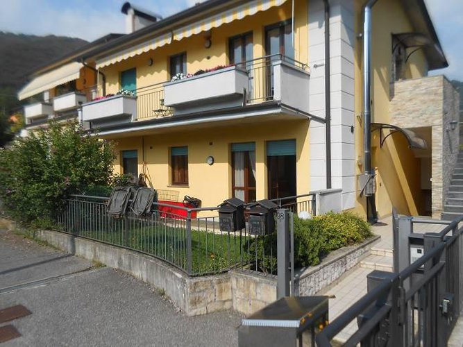 ALBINO VENDESI QUADRILOCALE IN VILLA Albino