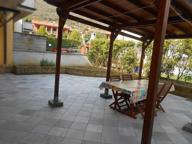 ALBINO VENDESI QUADRILOCALE IN VILLA Albino