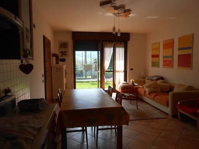 ALBINO VENDESI QUADRILOCALE IN VILLA Albino