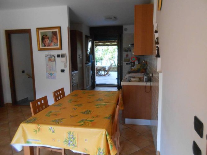 ALBINO VENDESI QUADRILOCALE IN VILLA Albino