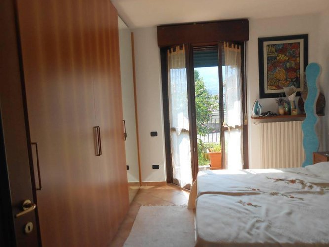 ALBINO VENDESI QUADRILOCALE IN VILLA Albino