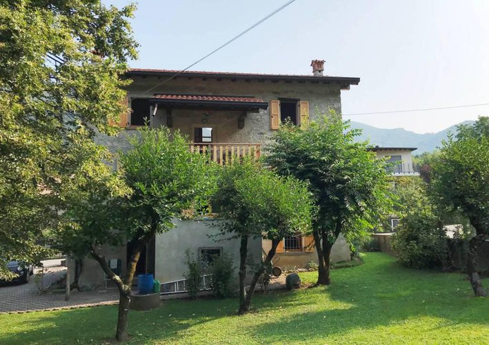 Esclusiva villa con giardino privato