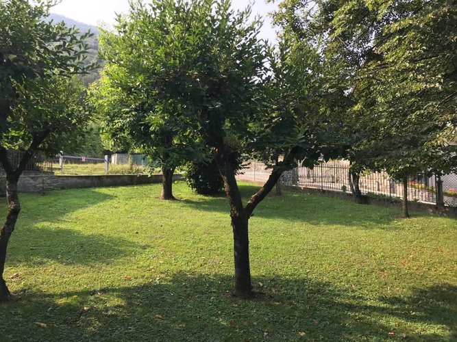 Esclusiva villa con giardino privato Albino