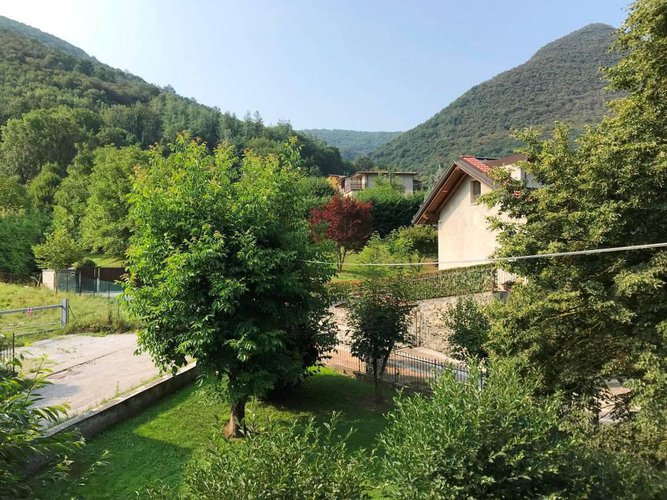 Esclusiva villa con giardino privato Albino