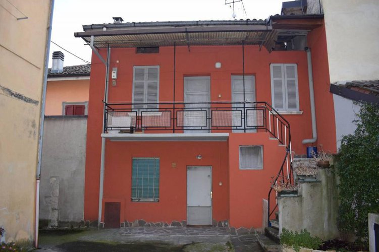 Casetta indipendente in corte privata Albino