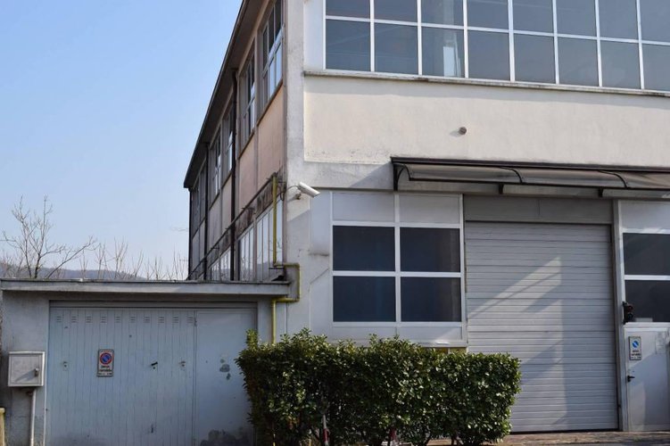 Capannone ad uso commerciale Alzano Lombardo