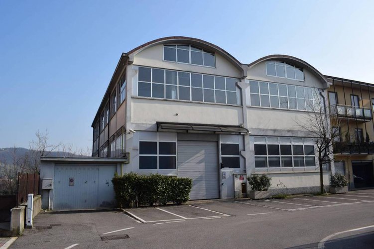 Capannone ad uso commerciale Alzano Lombardo