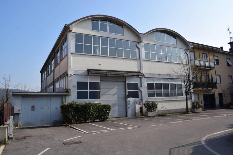 Capannone ad uso commerciale Alzano Lombardo