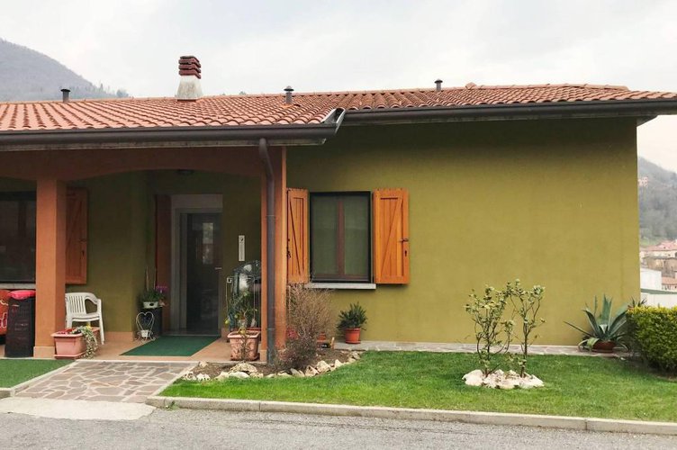 Quadrilocale finemente ristrutturato con giardino Alzano Lombardo