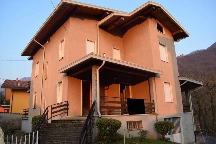 Villa singola su tre livelli